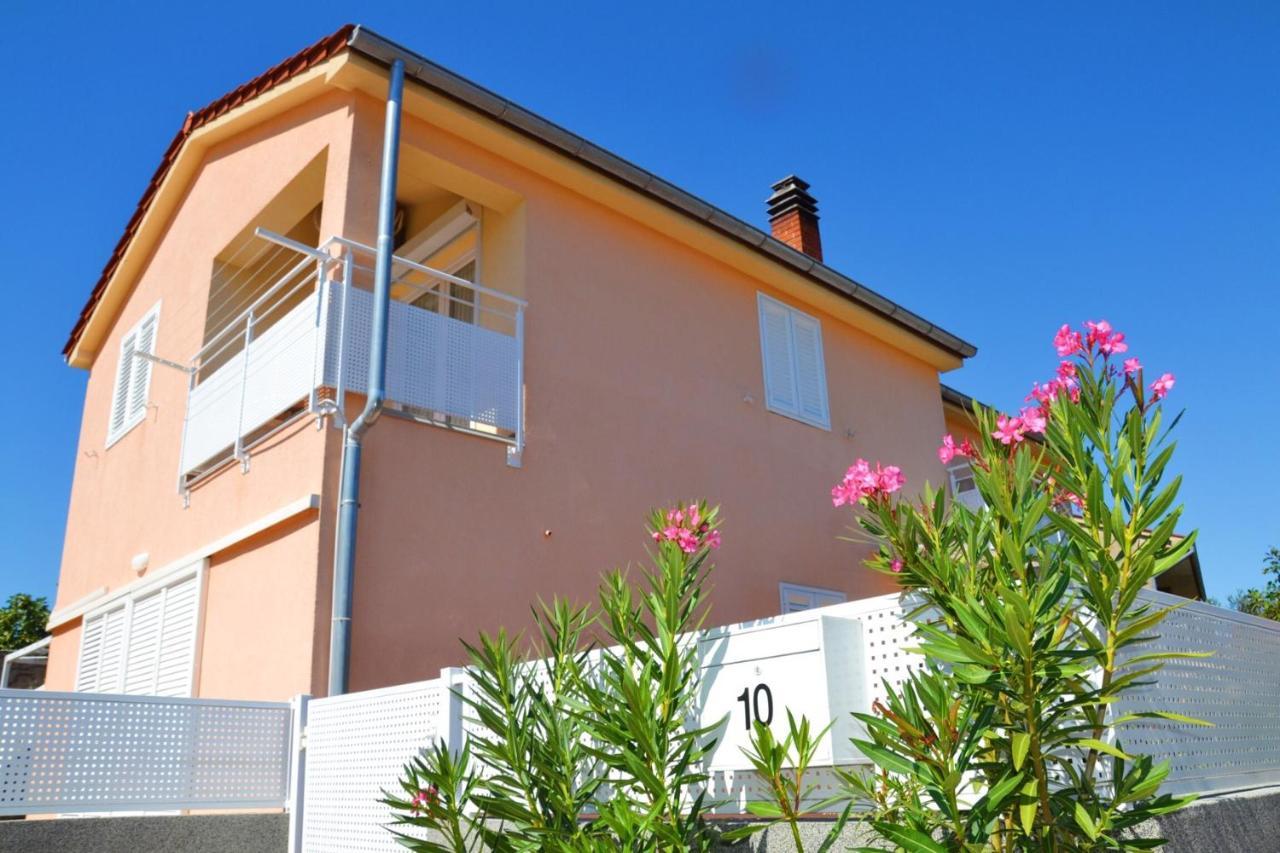 Apartment Klara Krk Town Luaran gambar
