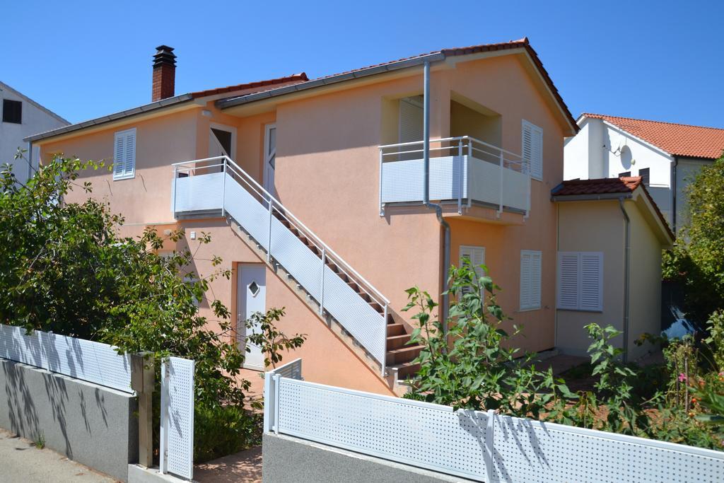 Apartment Klara Krk Town Luaran gambar